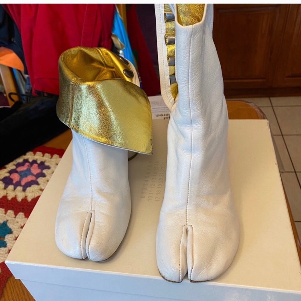 Tabi boots
